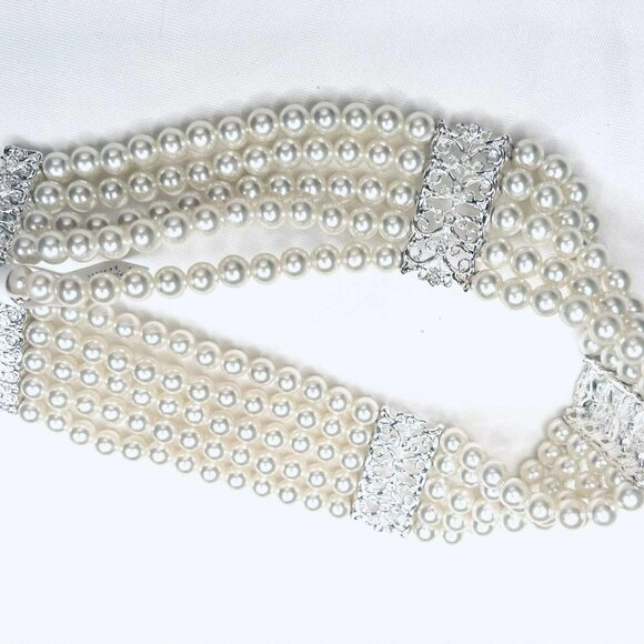 Vintage Faux Pearl Multi-Strand Choker with Ornate Silver Panels – 32–40 cm - Picture 4 of 8